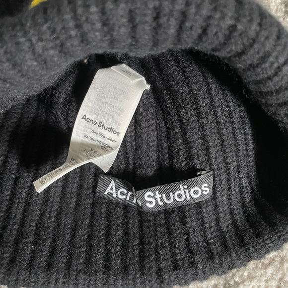 Acne Studios Pansy Face Patch Rib Wool Beanie - Picture 3 of 3